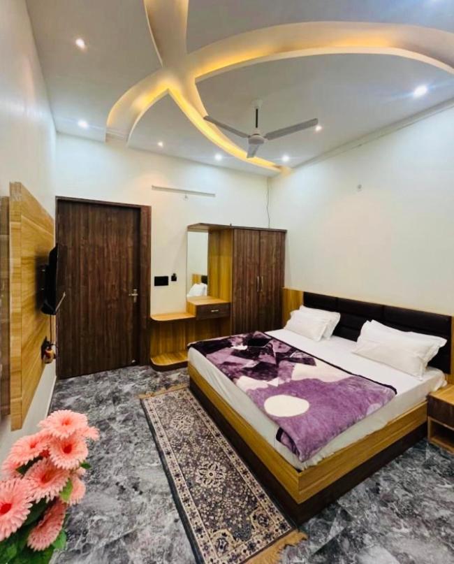 Lotus Palm Retreat - Full Villa อุจเจน ภายนอก รูปภาพ