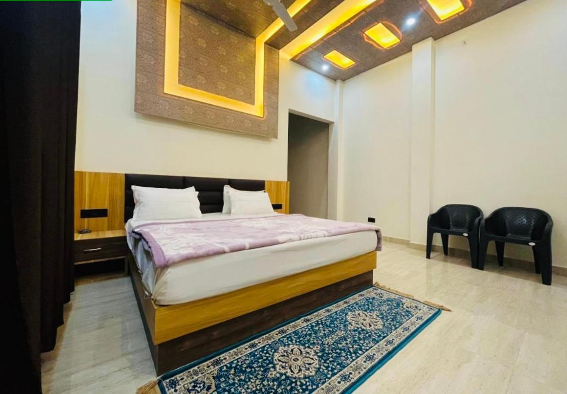 Lotus Palm Retreat - Full Villa อุจเจน ภายนอก รูปภาพ