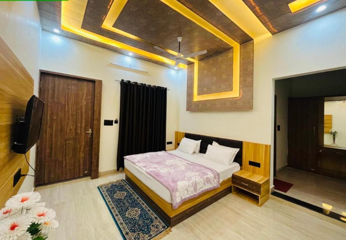 Lotus Palm Retreat - Full Villa อุจเจน ภายนอก รูปภาพ